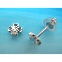 K18WG 　クローバーモチーフのダイヤモンド ピアス 彼女 誕生日 ジュエリー アクセサリー ∞ jka769