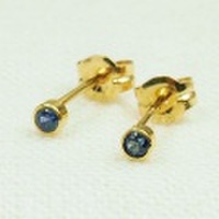 K18YGサファイアピアス《ピッコロ》/小さな色が元気をくれる！