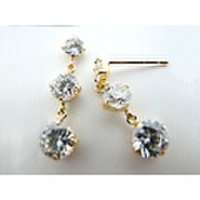 K18　スリーストーン キュービックピアス 彼女 誕生日 ジュエリー アクセサリー ∞ jka741