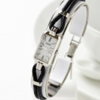 KATHARINE HAMNETT(キャサリン ハムネット) スワロフスキークリスタル入りアクセサリーウォッチ KH8005-04