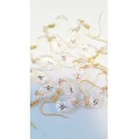 [ピアス]シェル使用イニシャルピアス[ゴールド]