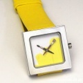 《 AKTEO 》 画家 / YELLOW PAINT KUBIK LADY