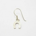 【M.G.C.】≪色が選べる≫ホースシューフックピアス（白仕上げ）