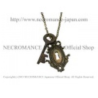 【ネクロマンス NECROMANCE】 ラスティキー＆キーホールブラスネックレス Rusty Key and Keyhole Brass Necklace 錆びついた鍵