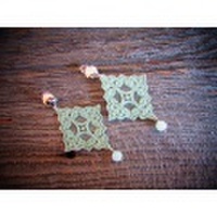 【メール便可】Tita Bijoux 日本初上陸レースで出来たヨーロッパ寺院の窓の様なシックなデザインのハンドメイドイヤリング（セージ）（イタリア）