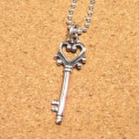 シルバー925　ハートキーペンダントトップ　5-666