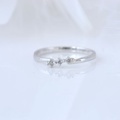 ピンキーリング　スリーストーンダイヤモンド　ホワイトゴールド 小指指輪　y120055w