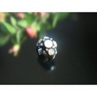 ボリュームタイプリング（黒系、オパールスワロフスキー）