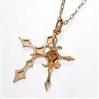 胸元クールで上品かつ華やかにダブルクロスネックレス