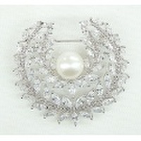 淡水パール & CZ クレッセント ブローチ