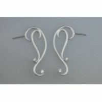 唐草模様モチーフ両耳ピアス