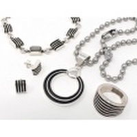 【当店カスタムデザイン】　ナバホ　03-0700　フランシス・ジョーンズ作　エッジプレート『レインボー・サークル』ペンダント　S