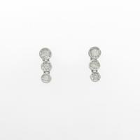 PT スリーストーン ダイヤモンドピアス