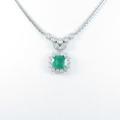 PT エメラルドネックレス