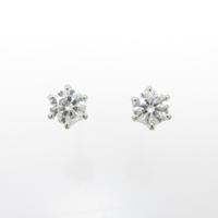 PT ソリティア ダイヤモンドピアス