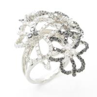 K18WG／K18BG フラワー ダイヤモンドリング