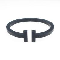 ティファニー Tスクエア バングル