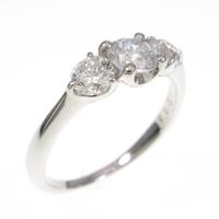 PT スリーストーン ダイヤモンドリング