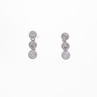 K18WG スリーストーン ダイヤモンドピアス