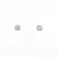 K18WG ソリティア ダイヤモンドピアス