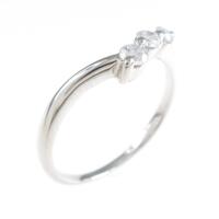 PT スリーストーン ダイヤモンドリング