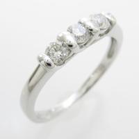 K18WG スリーストーンリング30％引き