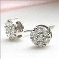 【送料無料・鑑別書付】視線を奪うプチゴージャス☆セブンストーンピアス0.2ct