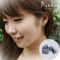 キュートなハートピアス 〜アシンメトリーなハートのピアス♪そのバランスが丁度良い！