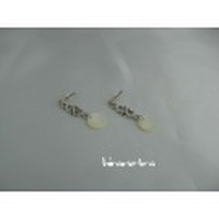 シェルディスクホワイトピアス