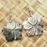 ハワイアンアクセサリー シェルピアスとイヤリング ブラックハイビスカス