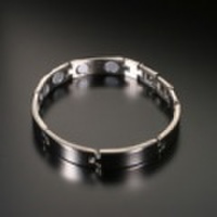 マイナスイオンジュエリー　チタンブレスレット