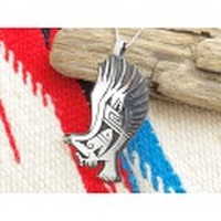 ホピ　23-0372　ベラ・タワホングヴァ作　「フライング・イーグル」ペンダント