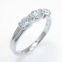 PT スリーストーン ダイヤモンドリング