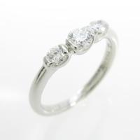 トリロジー スリーストーン ダイヤモンドリング