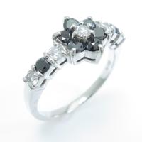 K18WG フラワー ダイヤモンドリング