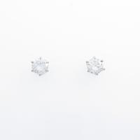 PT ソリティア ダイヤモンドピアス