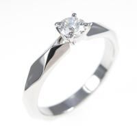 ブシュロン ファセット ソリテール リング