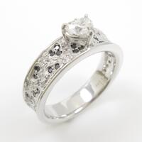 K18WG ダイヤモンドリング 0．385ct・E・VS2・ハートシェイプ