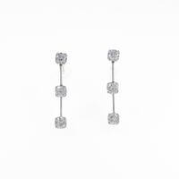 PT スリーストーン ダイヤモンドピアス