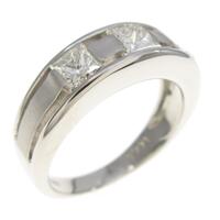 PT スリーストーン ダイヤモンドリング