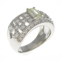 プラチナダイヤモンドリング 0．755ct・LY・VS1・エメラルドカット
