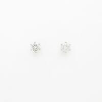 PT ソリティア ダイヤモンドピアス