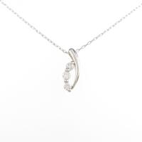 PT スリーストーン ダイヤモンドネックレス