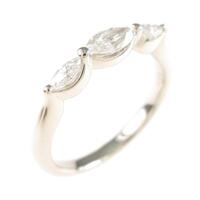 PTスリーストーン ダイヤモンドリング