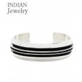 INDIAN JEWELRY ライン加工の秀逸デザイン!ナバホ族を代表する人気アーティストTOM HAWK氏の作品『NAVAJO BANGLE TOM HAWK』【アメカジ・ネイティブ】IJ-076