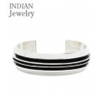 INDIAN JEWELRY ライン加工の秀逸デザイン!ナバホ族を代表する人気アーティストTOM HAWK氏の作品『NAVAJO BANGLE TOM HAWK』【アメカジ・ネイティブ】IJ-076
