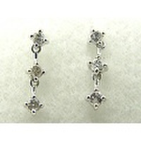 K18WG(ホワイトゴールド)スリーストーンダイヤモンド0.15ctピアス [y060130]