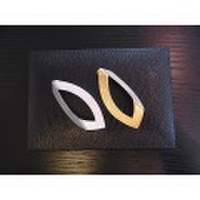 VITTI FERRIA CONTIN　ミラノから届いたツインカラーの大振りメタルピアス（イタリア）