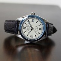 【ロングセラー　定番のSPQR手巻付自動巻パワーリザーブのスペシャルバージョン】 Ventuno pr DX（カラーベゼル） × 濃紺クロコダイルバンド