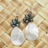 ハワイアンアクセサリー シェルピアスとイヤリング ブラック淡水パールとティアドロップシェル